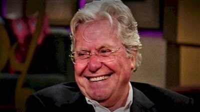 قرار مفاجئ من حسين فهمي بعد تجنبه السوشيال ميديا لسنوات