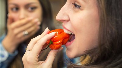 تفسير حلم أكل الشطة في المنام وارتباطها بكثرة المشكلات