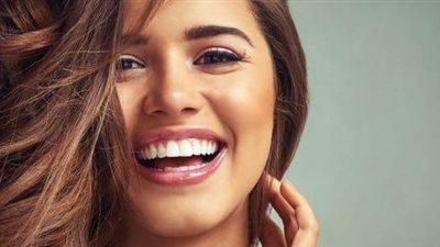  تفسير حلم الضحك في المنام للعزباء والمتزوجة والحامل