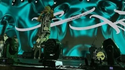 كلاكيت ثالث مرة.. أحمد سعد يشعل الجدل بصبغة شعر صفراء (صور) 