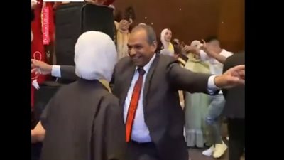 موجة رقص تضرب حفلات تخرج الطلاب بعد واقعة أستاذ جامعي (صور) 