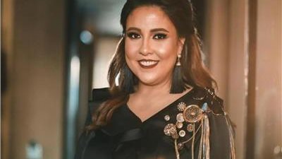 مي كساب بفستان أسود ساحر من حفل الكينج محمد منير بالعلمين