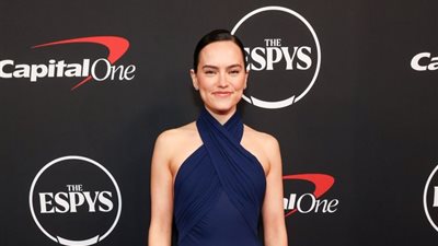 البريطانية ديزي ريدلي تحبس الأنفاس بلمسات إيلي صعب في حفل جوائز ESPY (صور) 