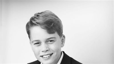 صورة الأمير جورج تثير الجدل.. ونشطاء: نسخة مصغرة من والده 