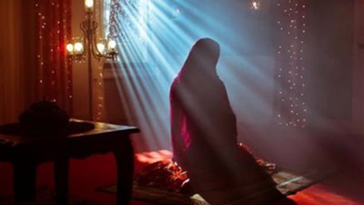 تفسير حلم صلاة العشاء في المنام.. « بشارة بتفريج الكروب»