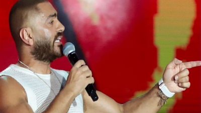 تامر حسني يتألق وسط آلاف الجماهير بحفل خيالي بمهرجان العلمين |صور