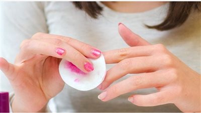 دون « أسيتون » .. وصفات طبيعية لإزالة طلاء الأظافر