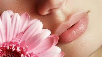 طريقة عمل ملمع شفاه بمكونات طبيعية في المنزل