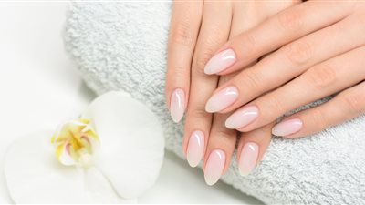 وصفات طبيعية مدهشة لإطالة الأظافر