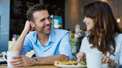 هل يجوز سفر الفتاة مع خطيبها للمصيف؟.. أمين الفتوى يُجيب (فيديو)