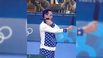 الحقيقة وراء صورة مطلق نار المرآة في أولمبياد باريس 2024