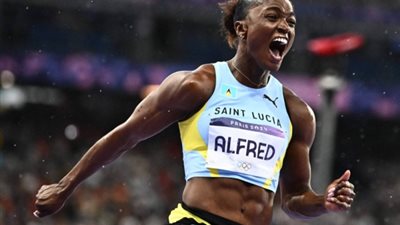 سانت لوسيا تكتب التاريخ بباريس مع تتويج جوليان ألفريد بذهبية سباق 100 متر 