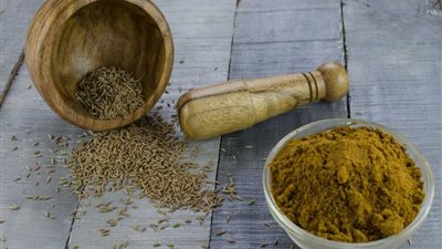 تفسير رؤية الكمون في المنام للعزباء والمتزوجة