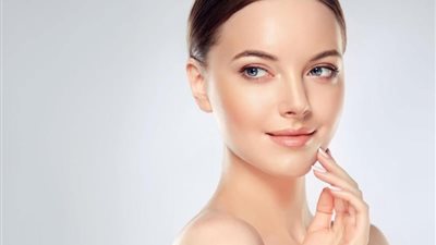 وصفات طبيعية فعالة لتنظيف البشرة في الصيف