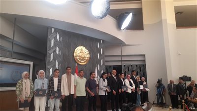 بشهادات تقدير.. وزير التعليم يكرم أوائل الثانوية العامة لعام 2024