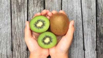 تفسير رؤية الكيوي في المنام.. وارتباطها بالمشكلات والأزمات