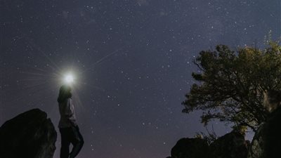 تفسير رؤية النجوم في المنام للمتزوجة والعزباء والحامل