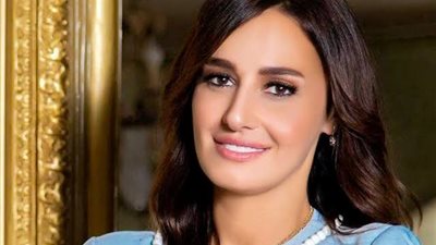 بفستان صيفي قصير.. حلا شيحة تخطف الأنظار