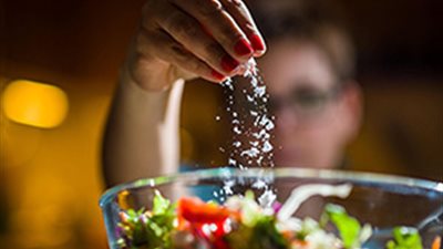 تقليل السكر والملح يحميك من الإصابة بـ 4 أمراض خطيرة