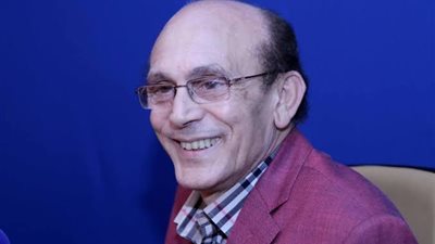 محمد صبحي يمازح معجبيه .. وما علاقة عمرو دياب؟ (صور)  