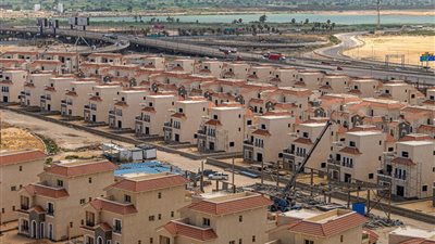 بالفيديو.. وزير الإسكان يتابع تنفيذ أبراج وفيلات التجمع العمراني «صوارى» بالإسكندرية