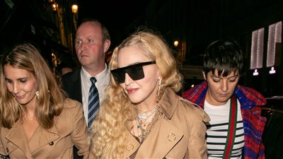 مادونا في مرمى النيران بسبب فارق العمر بينها وبين صديقها الجديد (صور) 