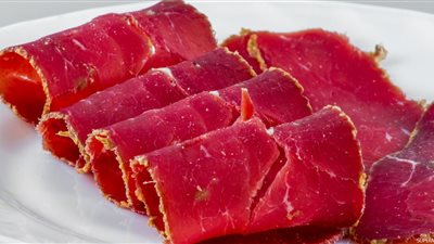 طريقة عمل البسطرمة بخطوات سهلة في المنزل