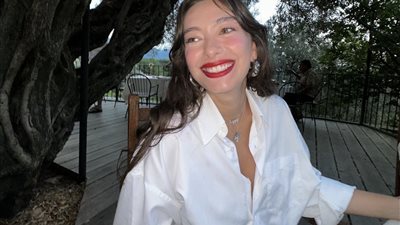 نسليهان أتاغول تتجاهل إفلاس شركتها وتحتفل بعيد ميلادها رفقة زوجها (صور)  