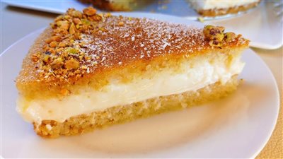 طريقة عمل البسبوسة بالقشطة بطعم أحلى من المحلات