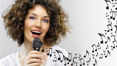 تفسير حلم الغناء في المنام للمتزوجة والعزباء والحامل