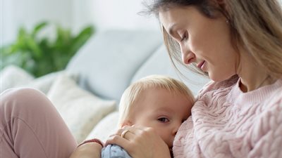 الصحة توجه نصيحة للأمهات الجدد لتفادي 5 مشاكل أثناء الرضاعة