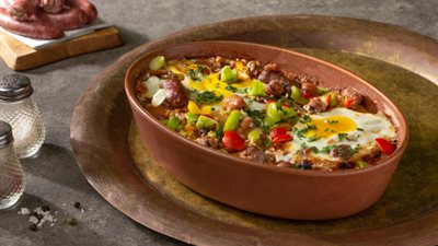 لإفطار صحي.. طريقة عمل طاجن الفول بالبيض