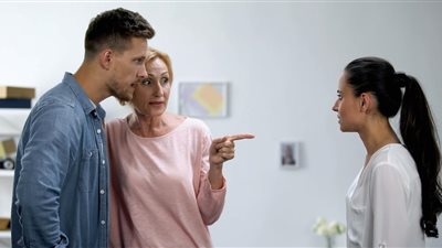 امرأة منهارة: « حماتي عملتلي سحر تفريق».. ماذا أفعل؟