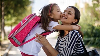 3 طرق لمساعدة طفلك للتغلب على قلق العودة إلى المدارس 
