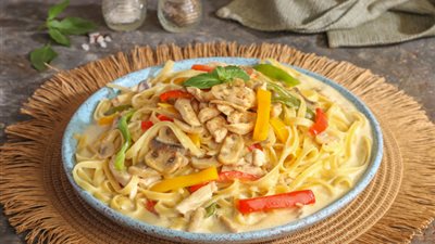 طريقة عمل مكرونة الوايت صوص بالفراخ مثل المطاعم