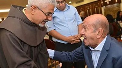 نجوم الفن والإعلام يتلقون العزاء في عاطف بشاي (صور)