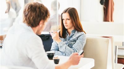 «خطيبي لا يهتم بنظافته الشخصية».. كيف أتصرف معه؟