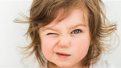 سيدة تسأل: طفل يلمس عضوه الذكري كلما يراني.. ماذا أفعل؟