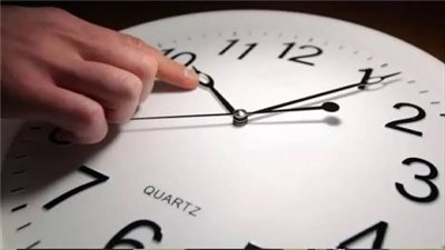 موعد عودة التوقيت الشتوي 2024.. وتفاصيل جديدة حول قرار غلق المحال 