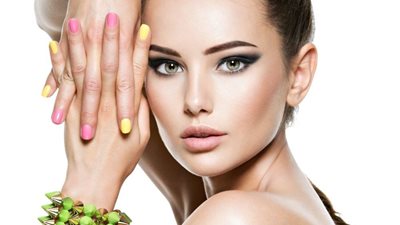  ألوان موضة المانيكير الرائجة لعام 2024 | صور