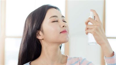 أفضل أنواع رذاذ تثبيت المكياج 2024 |صور