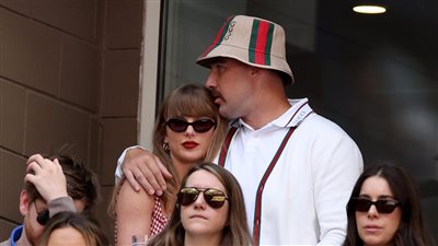 قبلات ثم مشادات بين تايلور سويفت وحبيبها.. ماذا يحدث بين الثنائي؟