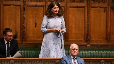 باب النجار مخلع | وزيرة الجريمة البريطانية تتعرض للسرقة أثناء كلمة عن السطو