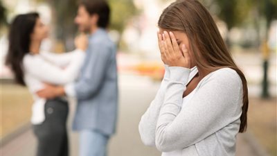 سيدة ترفع دعوى خلع ضد زوجها.. وأعز أصدقائها كلمة السر 