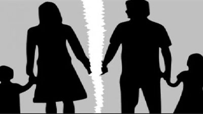 للمرأة الحاضنة.. كيفية الحصول على حق السفر بالأولاد حال نشوب خلافات زوجية؟