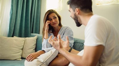 بيقولي شعرك منكوش وشبه سلك المواعين.. سيدة ترفع دعوي طلاق ضد زوجها