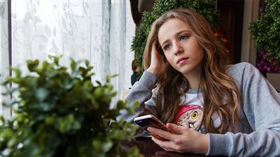 «أنا مراهقة بفعل ذنب وأتوب ثم أعود إليه ماذا أفعل؟».. أمين الفتوى يُجيب (فيديو)