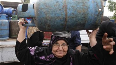 زيادة أسعار أسطوانة البوتاجاز تشعل غضب المصريين.. ونشطاء: طبق الفول يا حكومة 