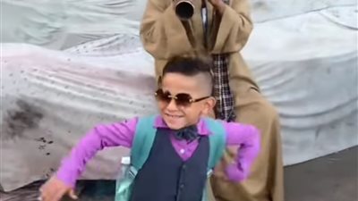 واقعة طفل يذهب للمدرسة بالطبل في أول يوم دراسي تشعل الجدل عبر السوشيال (صور) 