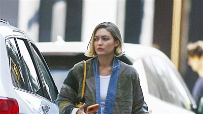 جيجي حديد تستعرض خزانة خريف 2024 بشكل مبكر (صور) 